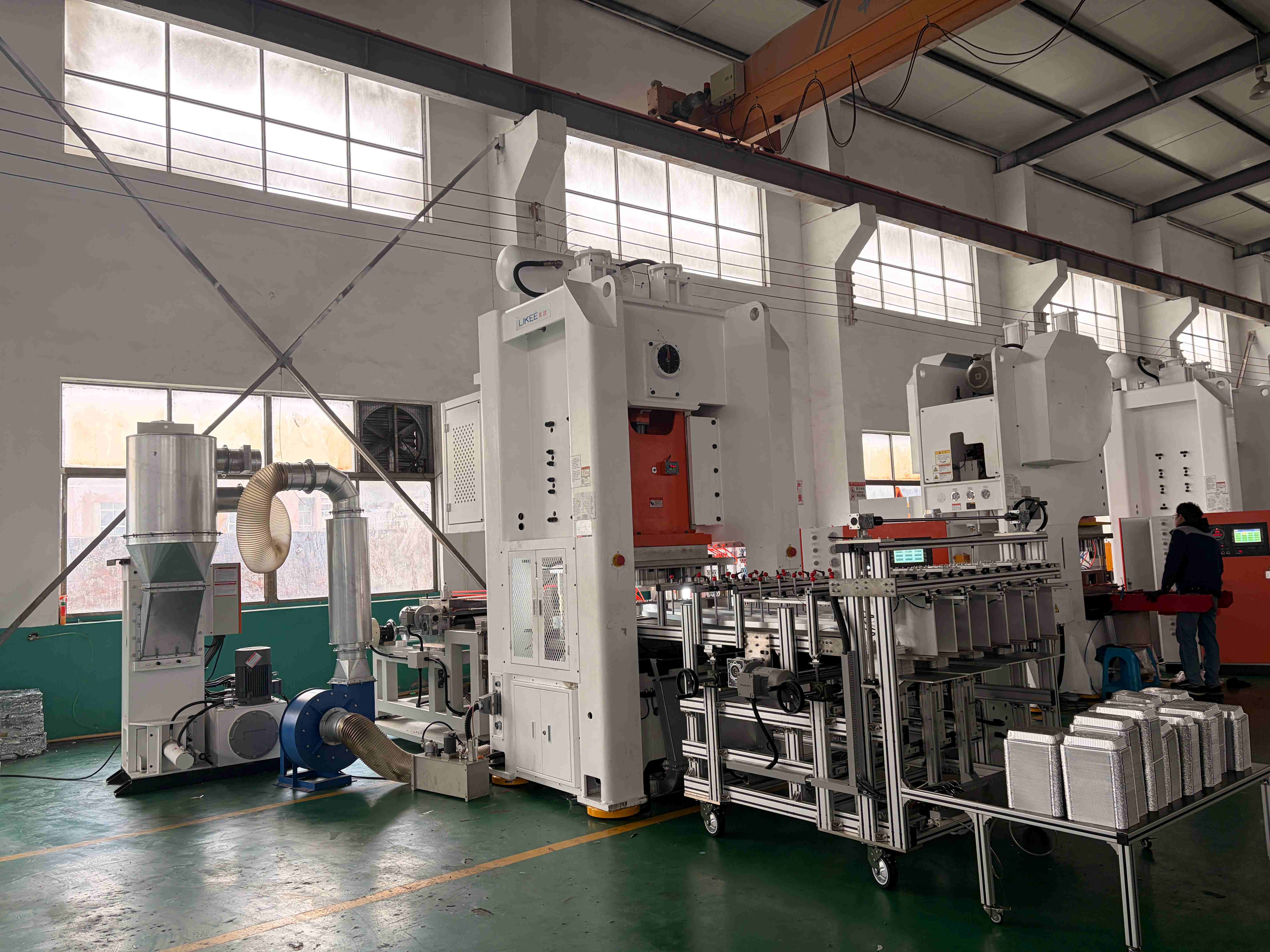 Máquina de fabricação de recipientes de alumínio para alimentos para churrasco LK-T80, para venda por atacado, com linha de contagem. 4