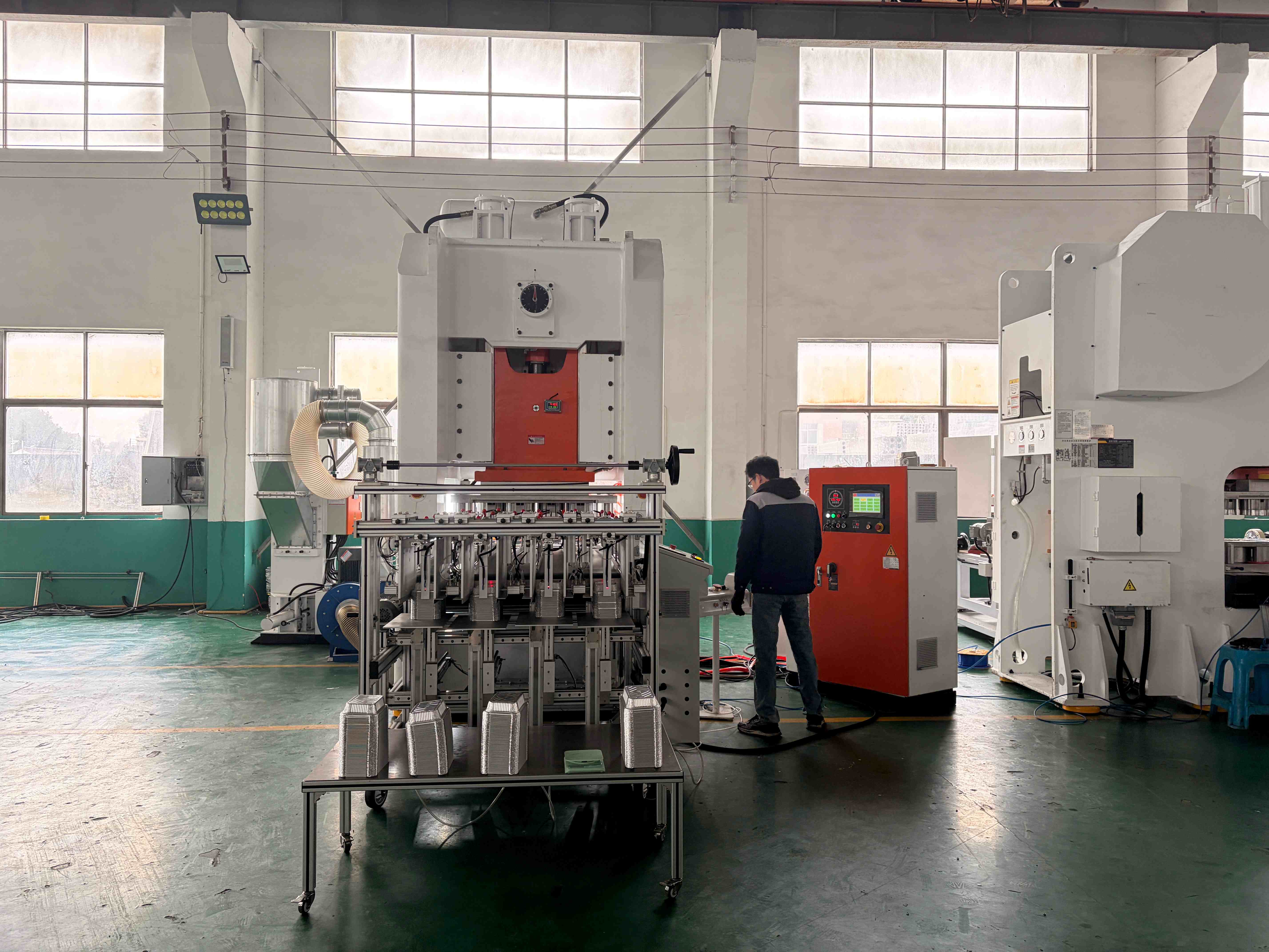 Máquina de fabricação de recipientes de alumínio para alimentos para churrasco LK-T80, para venda por atacado, com linha de contagem. 3