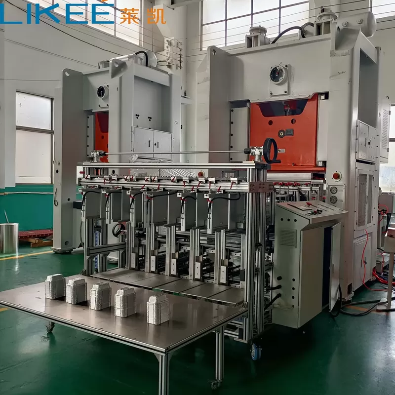 خط إنتاج رقائق الألومنيوم LK-T130 ذو الإطار H، نصف حجم المقلاة، من 35 إلى 70 شوطًا في الدقيقة، من 9000 إلى 12000 قطعة في الساعة 3