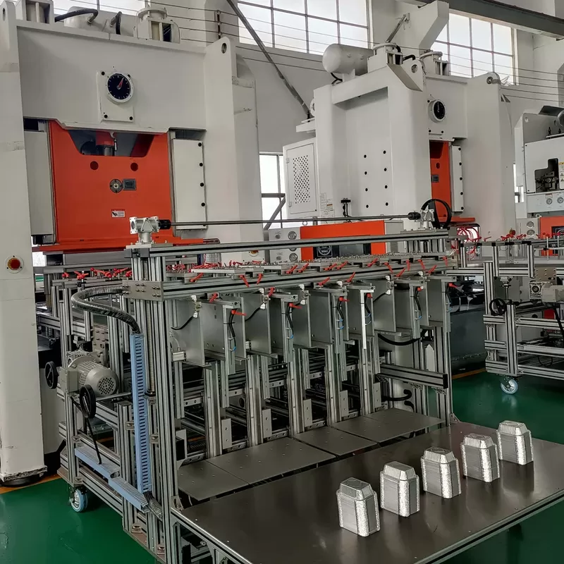 خط إنتاج رقائق الألومنيوم LK-T130 ذو الإطار H، نصف حجم المقلاة، من 35 إلى 70 شوطًا في الدقيقة، من 9000 إلى 12000 قطعة في الساعة 4