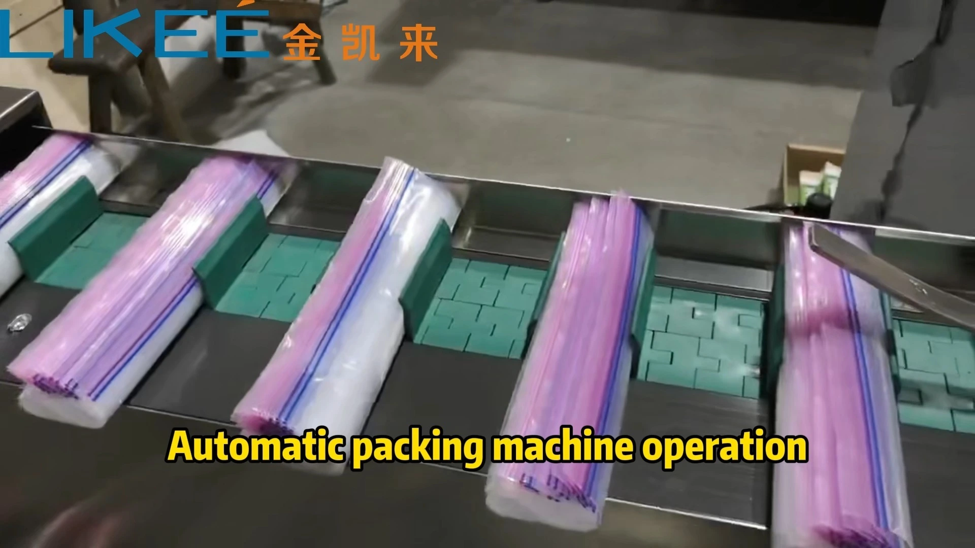 LK-BC3115 Máquina de embalaje automática para bolsas de basura, bolsas resellables y papel de aluminio. 1