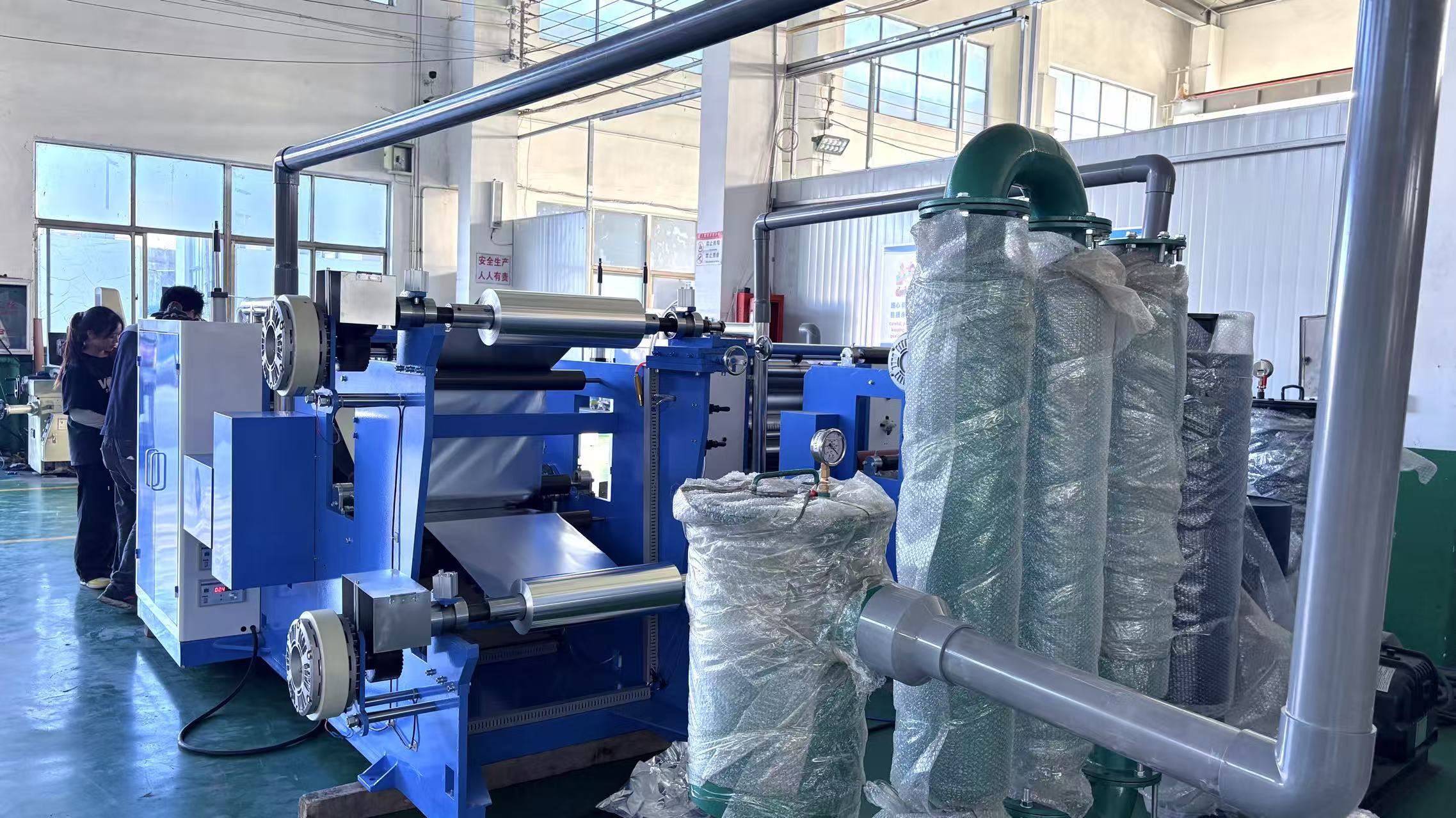 Máquina automática para fabricar pañuelos de papel de aluminio con plegado en V, directamente de fábrica y personalizable. 3