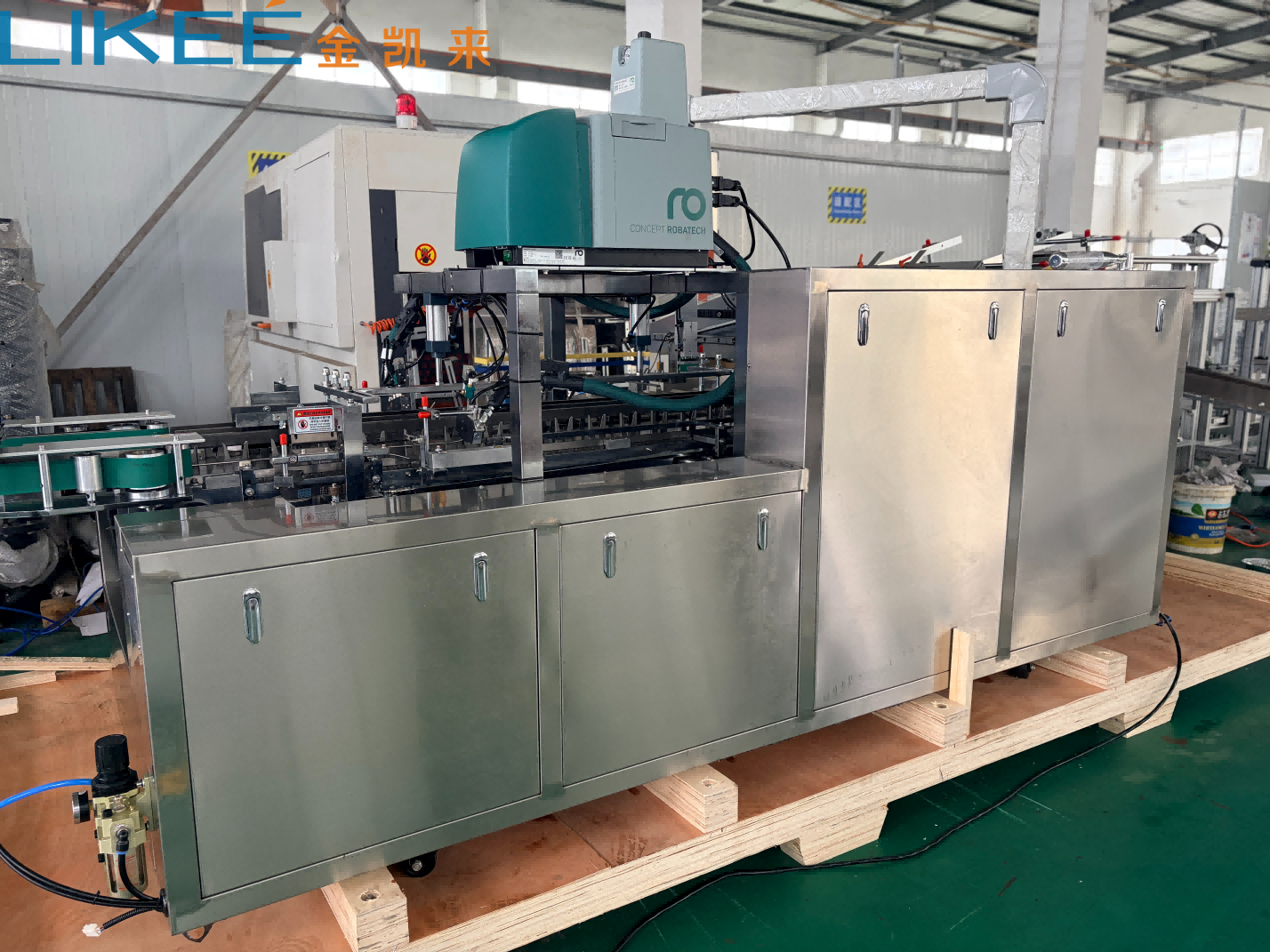 Roll packing carton machine