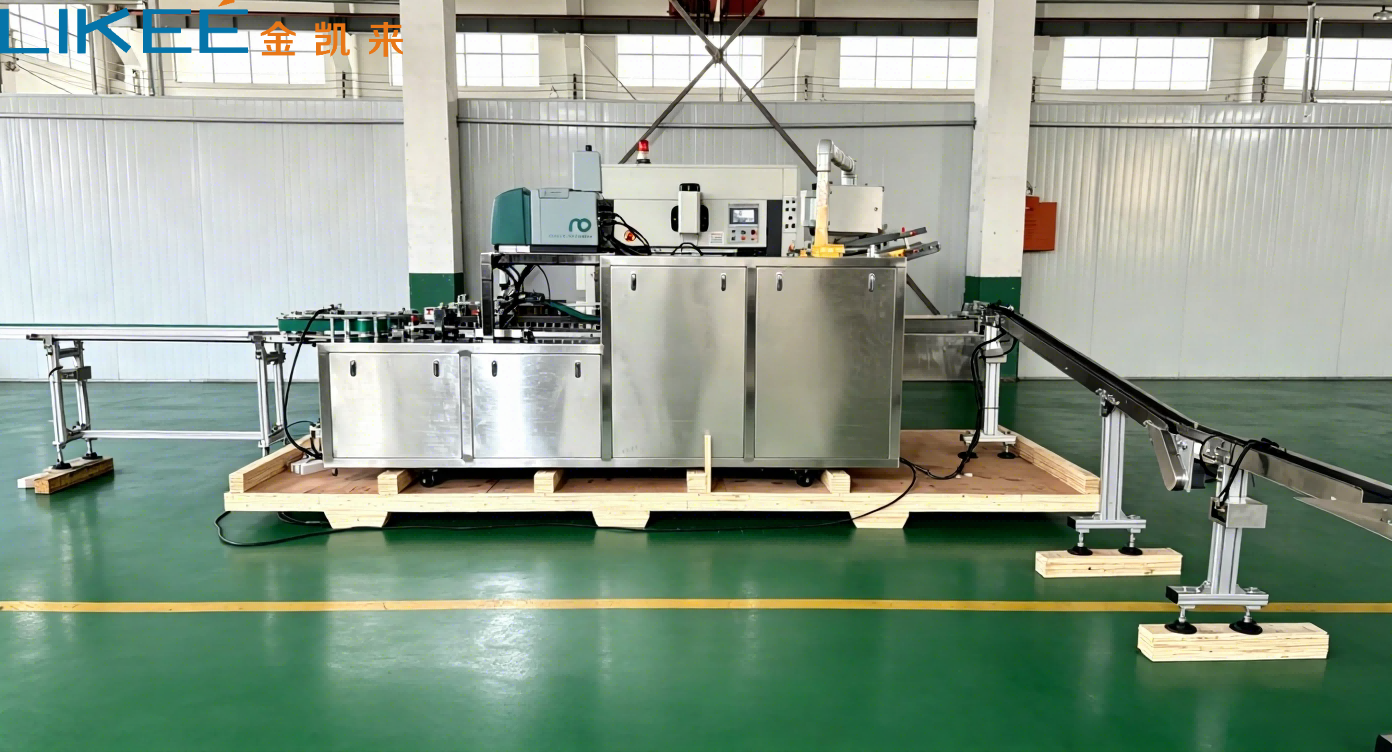 Machine de mise en carton automatique pour rouleaux de papier aluminium et de film étirable 2
