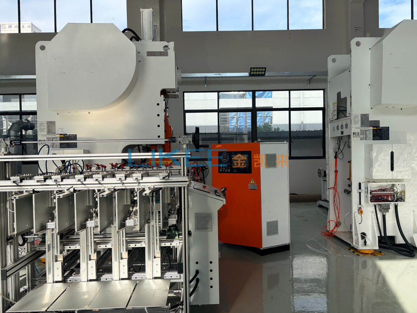 Máquina automática LK-T63 para fabricação de recipientes de alumínio de 63 toneladas | Linha de prensagem de 3 cavidades para bandejas pequenas e médias 2