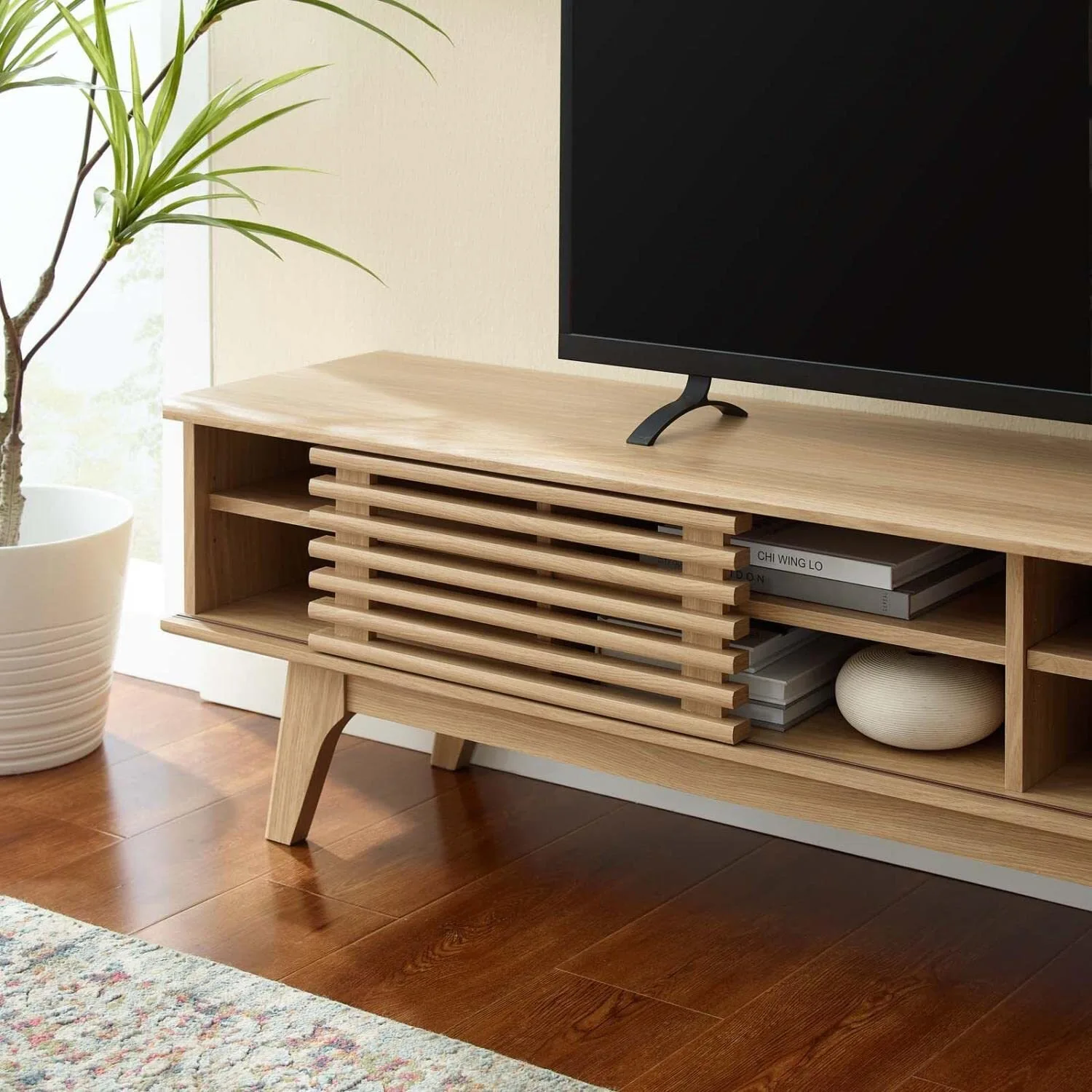 Suporte de TV de console de mídia de perfil baixo moderno de meados do século de 70 polegadas em carvalho, 70&quot;-Combohome 1