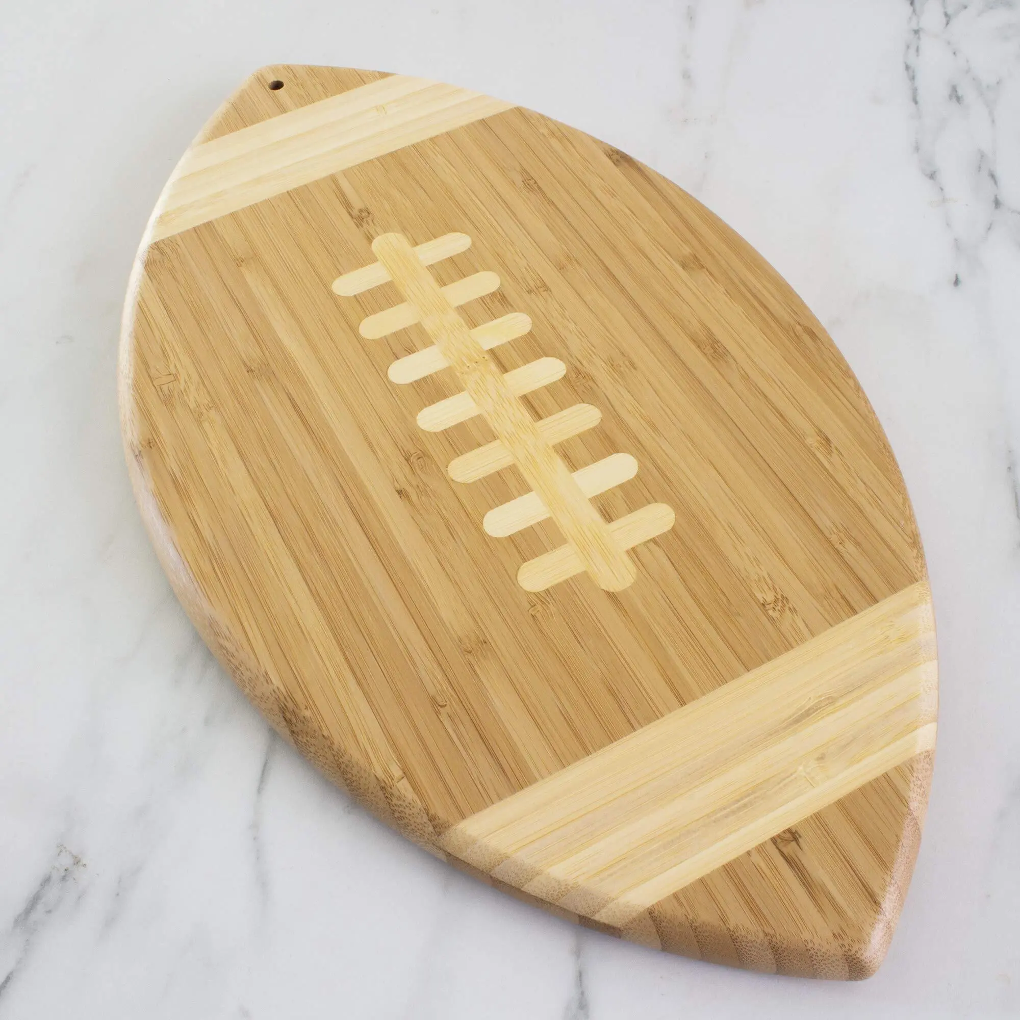 Planche à découper et à charcuterie en bambou en forme de ballon de football, un cadeau idéal pour les fans de football 1