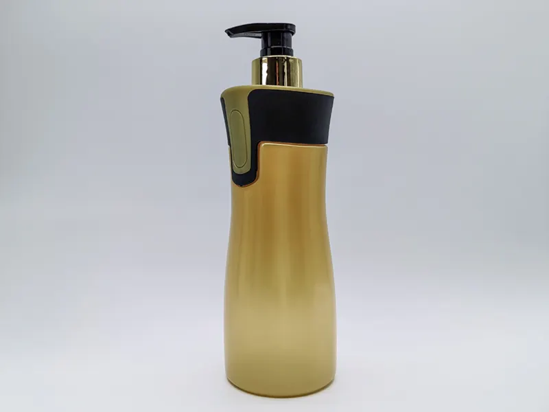 Shampoo and Conditioner Pump Bottles by Glamorous 2