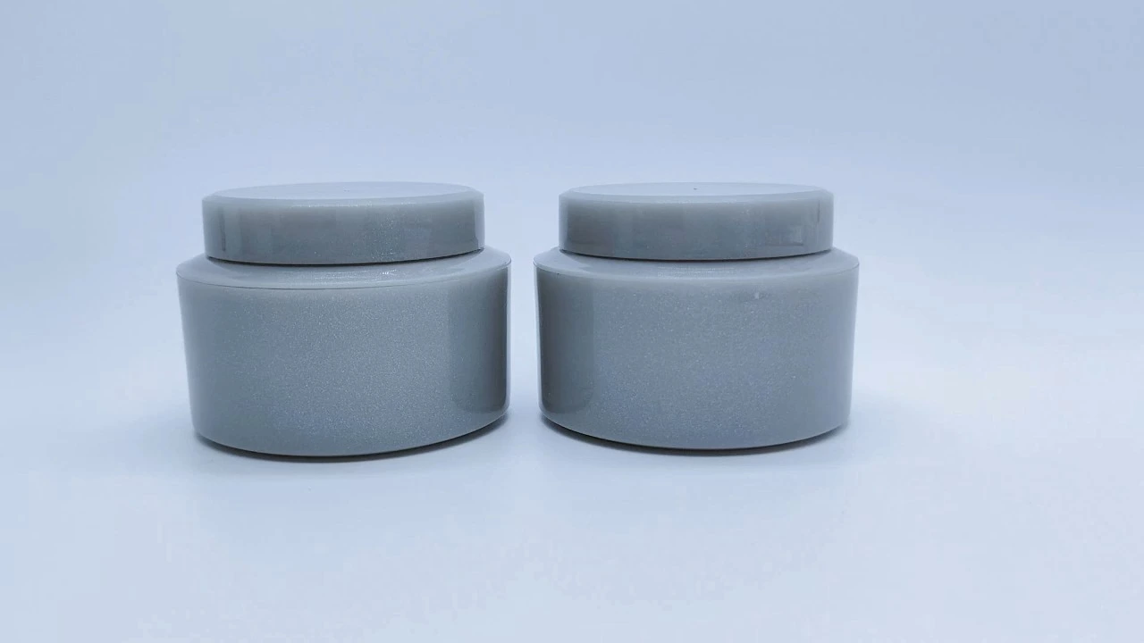 Glamuroso tarro de crema PET con revestimiento fluorescente gris de 50 g 1