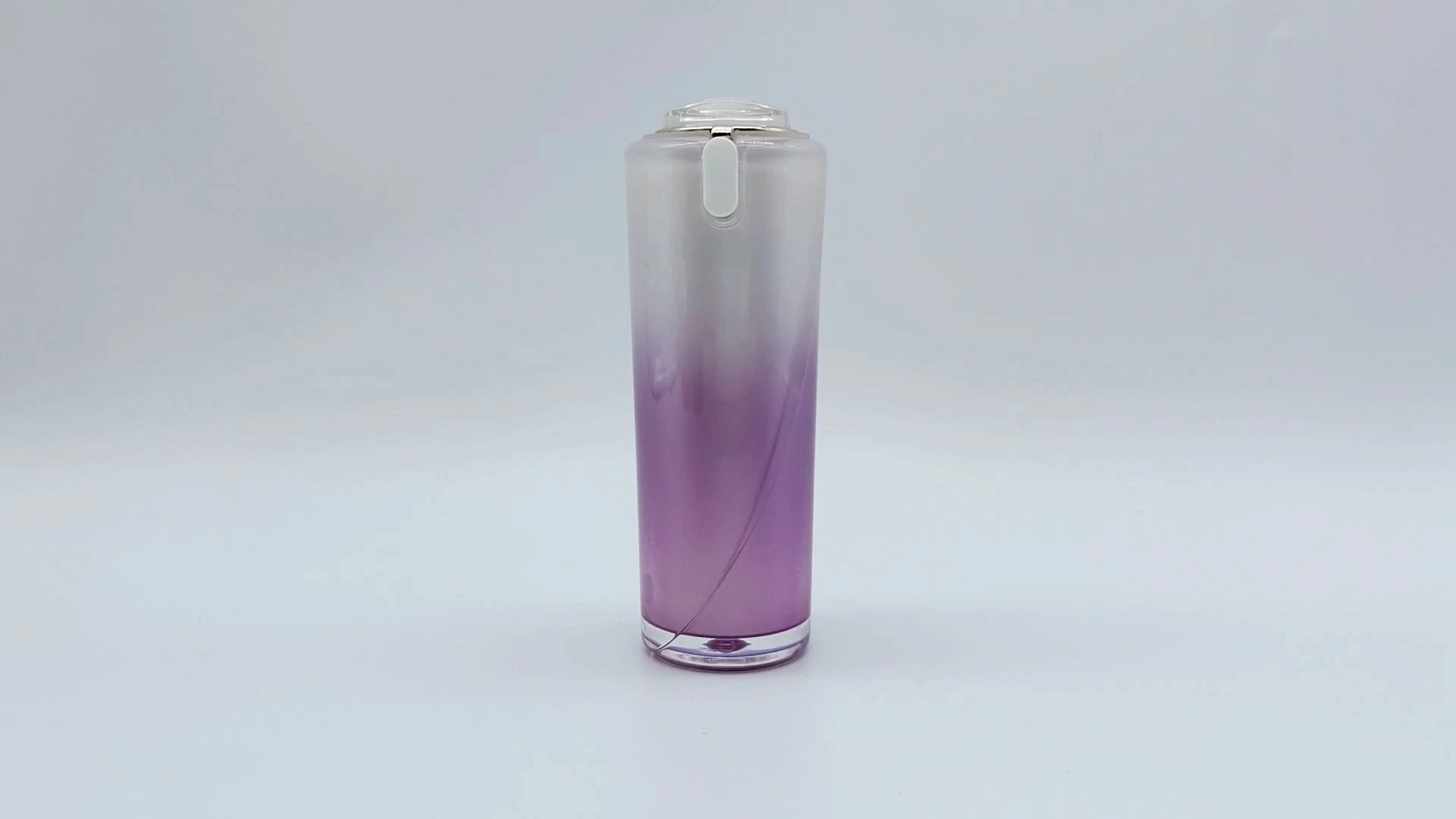 Loción y champú con esencia en degradado púrpura y blanco perla glamoroso, envase cosmético en botellas de plástico PET con bomba. 1