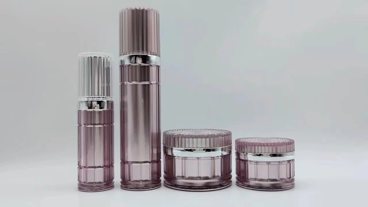 Envases cosméticos de lujo glamurosos, de tamaño estándar (100 ml y 30 ml), loción, esencia, champú, botellas de PE, plástico, PS y PET en color morado. 1