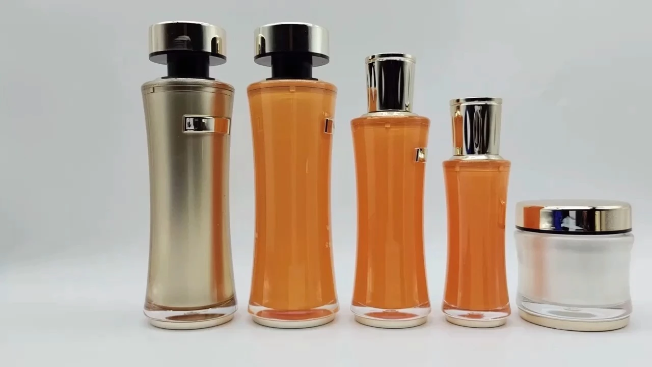 Botellas de PE-Plástico-PS-PET en envases naranjas, con tamaños estándar de fábrica: 120 ml, 50 ml, 30 ml, loción, esencia, champú, cosmético. 1