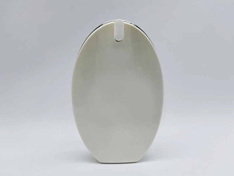Envase ovalado portátil clásico de 100 ml en blanco perla y plateado para loción, esencia y champú, envase de PE, plástico, PS y PET. 1