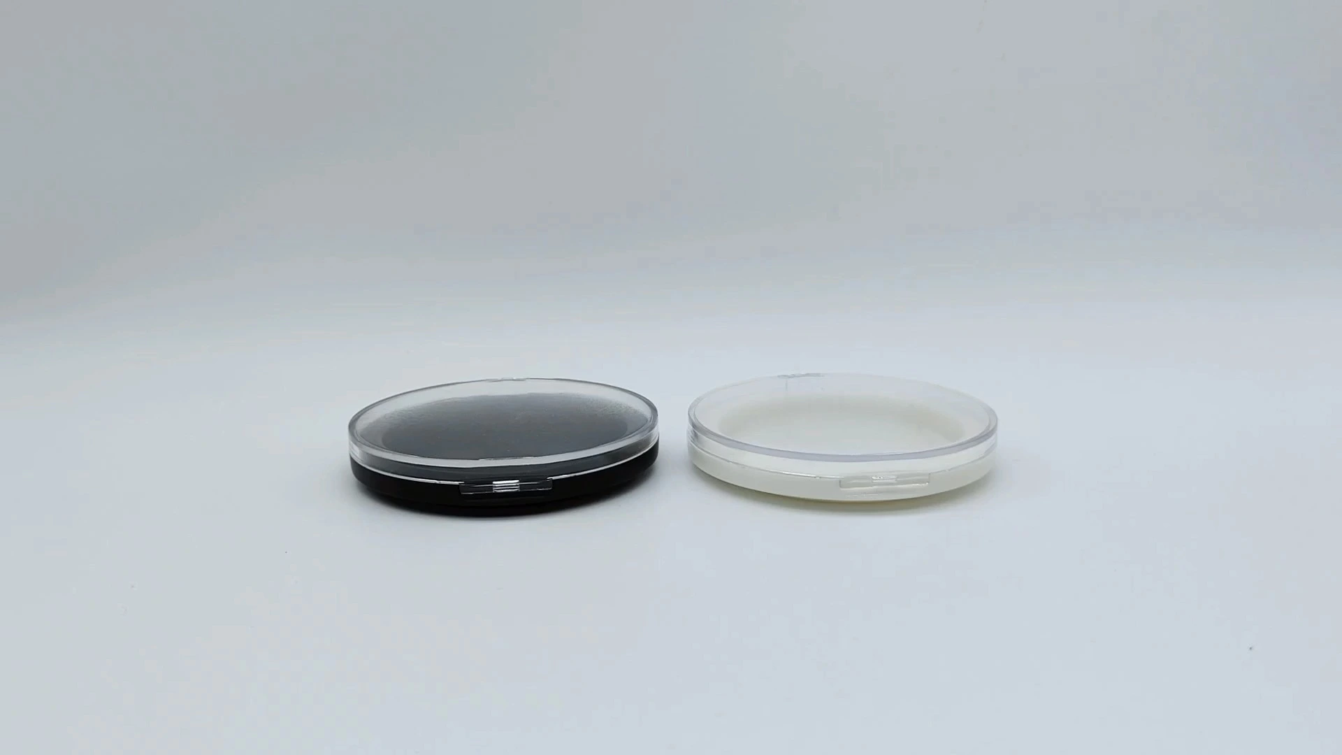 Empty customized white round plastic powder blusher box with transparent cover 1