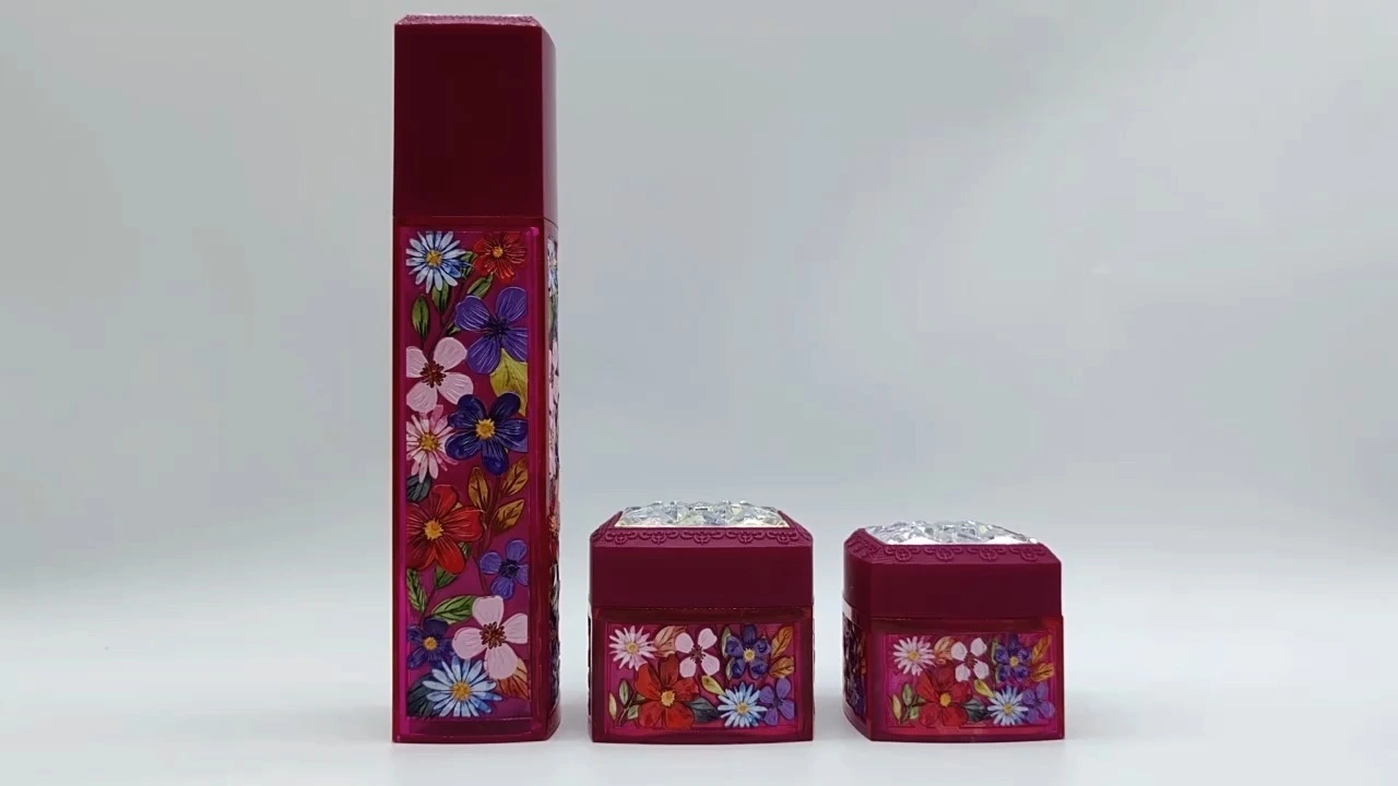 Envase de espuma para loción, champú y esencia de alta gama, personalizado, con estampado floral rojo, de 100 ml, en PE, plástico, PS y PET. 1