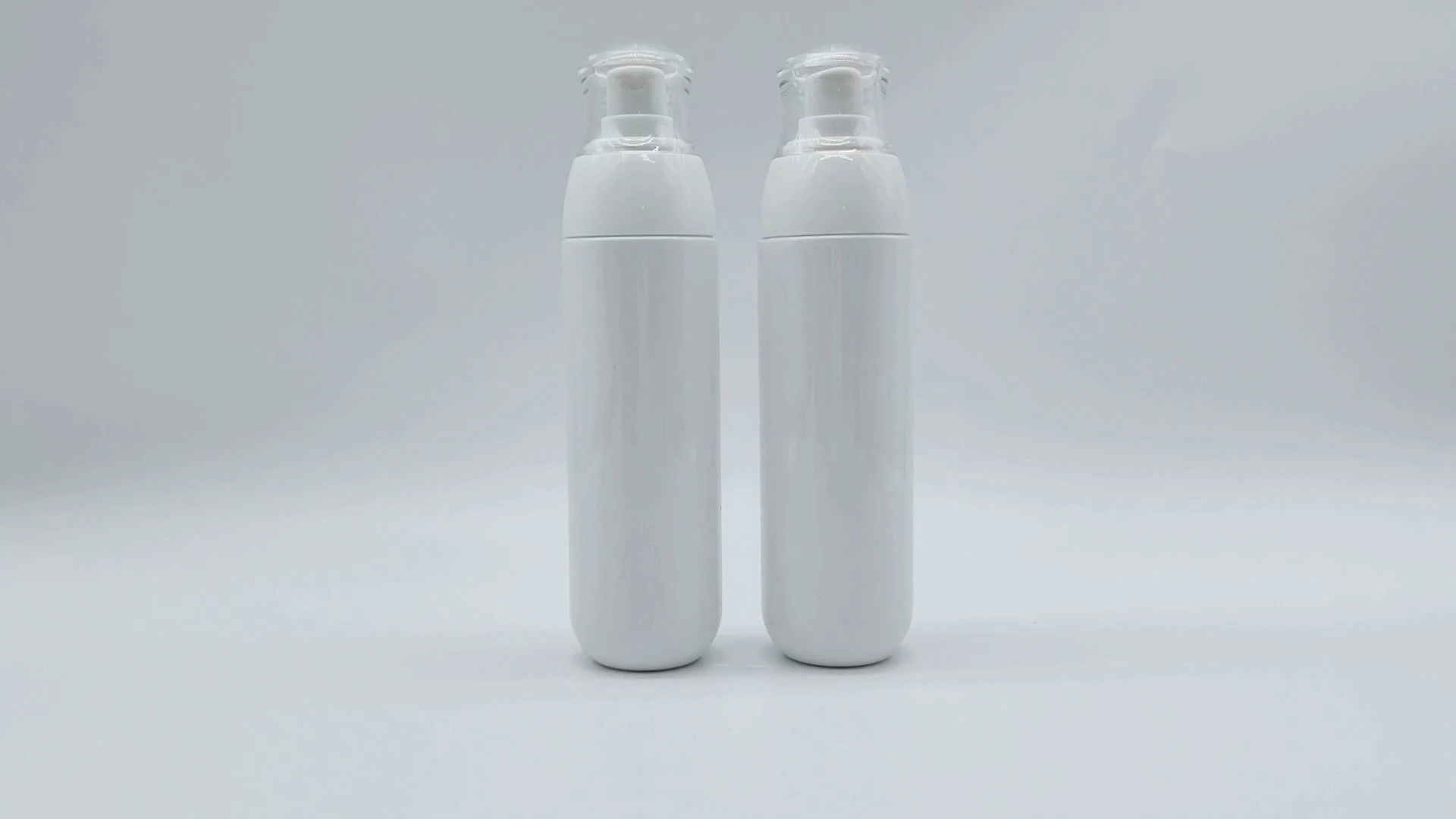 Envase cilíndrico de espuma para loción, champú y esencia, color blanco puro, de 110 ml, en PE, plástico, PS y PET. 1