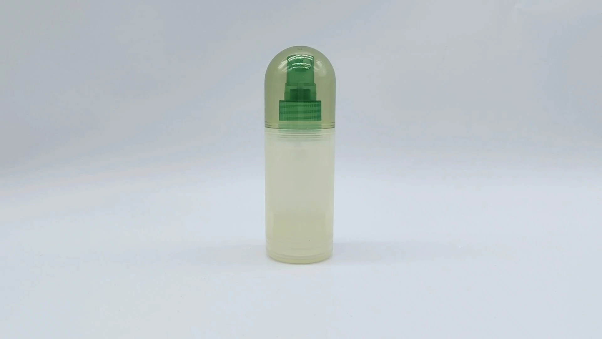 Botella con bomba gris y verde de 25 ml, envase de espuma para esencias, PE, plástico y PS, venta al por mayor de fábrica. 1