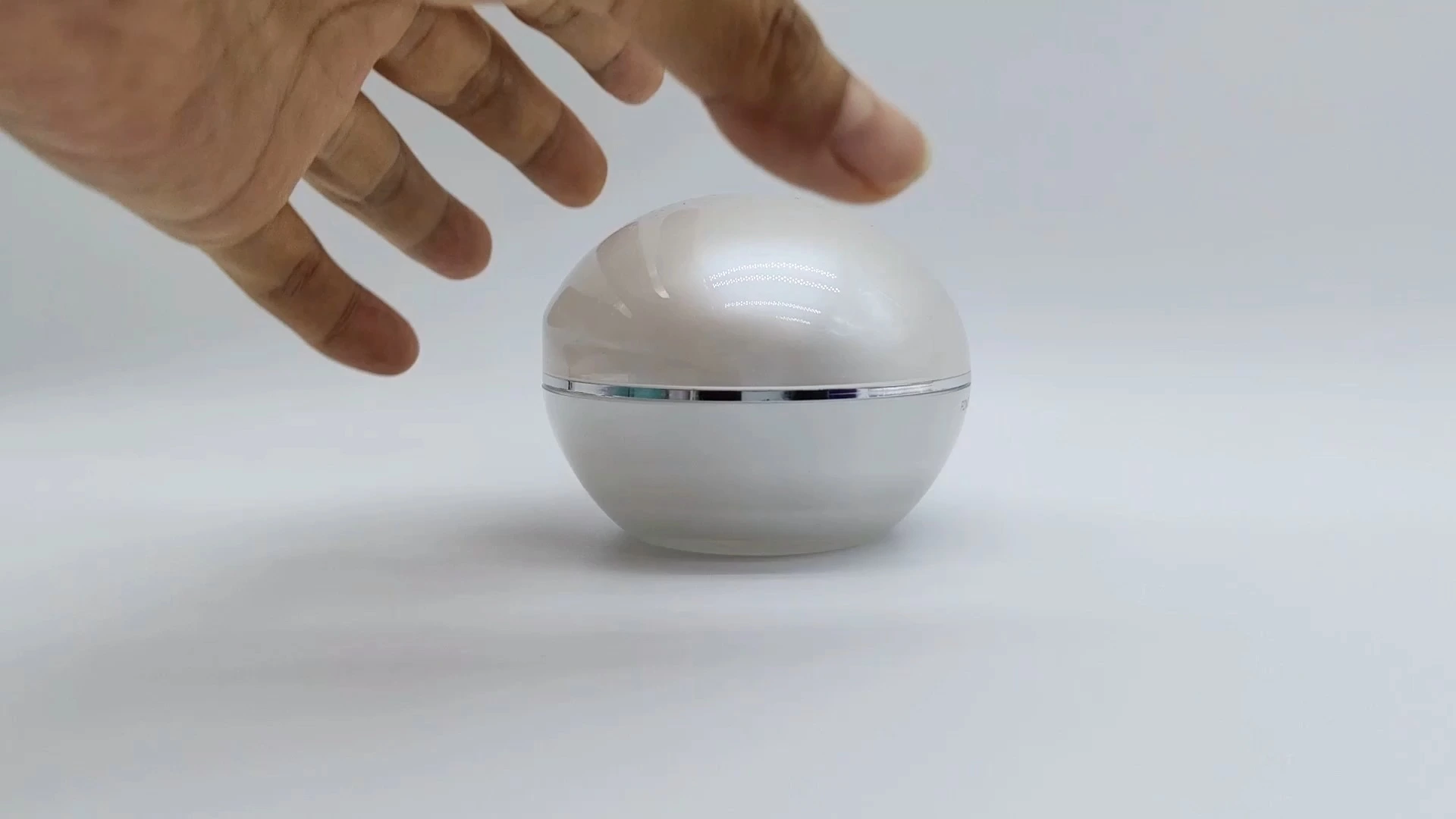 Frascos de plástico PE-AS de 30 ml con diseño de anillo plateado blanco perlado con forma de bola de doble pared personalizados para crema facial y cuidado de la piel de las manos. 1