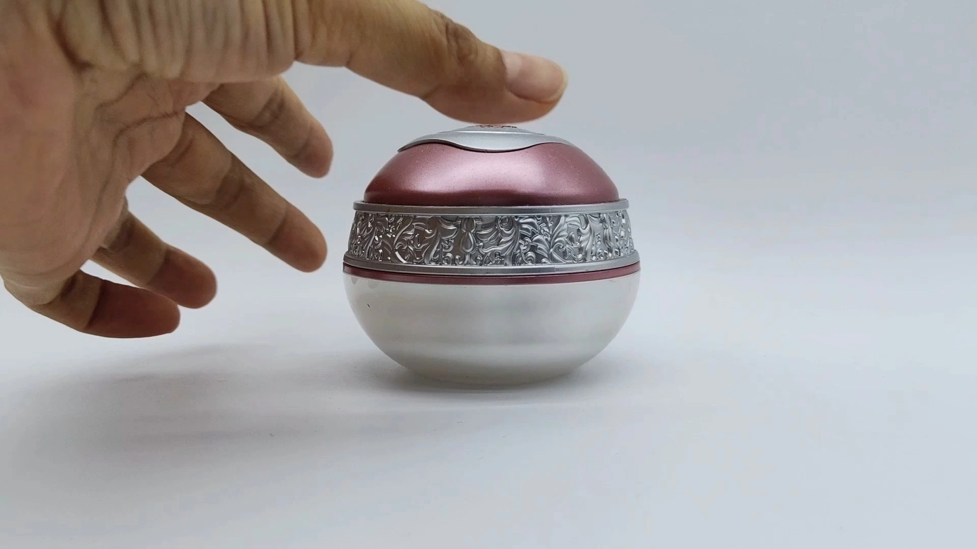 Frascos de plástico PE-AS de 50 ml para cremas faciales y de manos, de lujo, con forma de bola, de doble pared, combinados en blanco y morado oscuro. 1