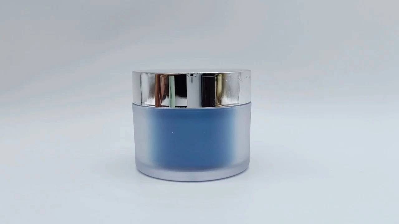 Envase de plástico PE de 50 ml para cremas faciales y de manos, personalizado, de alta calidad, con acabado mate, interior azul y tapa plateada, para cosméticos. 1