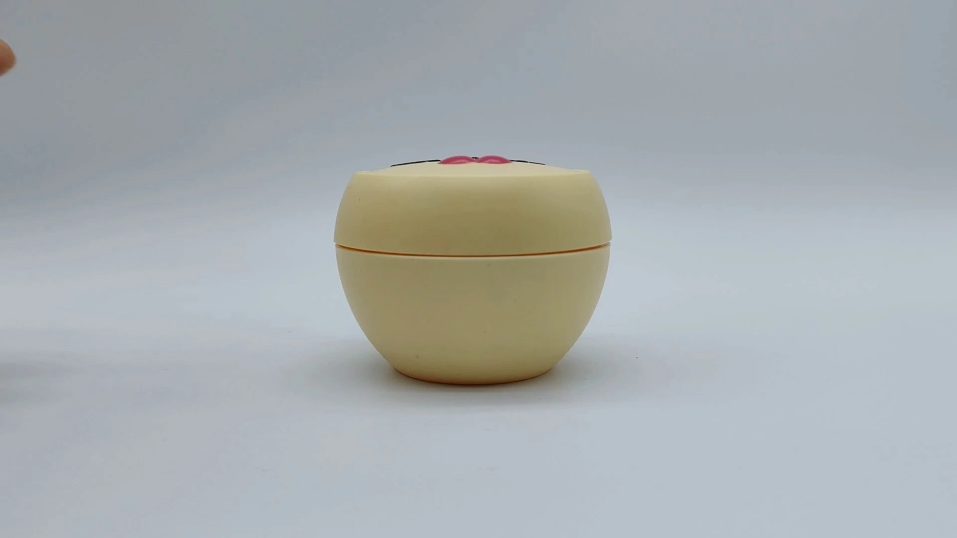 Envase de crema para el cuidado de la piel facial de 45 ml, de plástico PE, con forma de manzana y aspecto de oso, personalizado, OEM/ODM, para niños, frascos de embalaje para cosméticos. 1