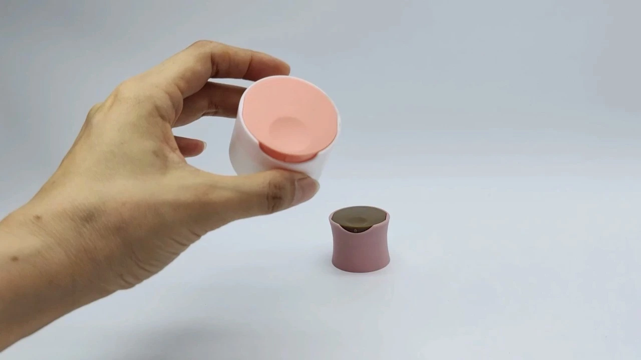 Crown shaped pressed shampoo bottle cap screw cap matte disc top cover 1