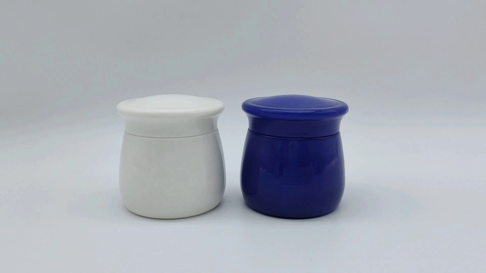 Envase de plástico PE para cremas faciales y de manos, redondo, personalizado, de un solo color, blanco/azul, pulido y brillante, de 50 ml, para el cuidado de la piel. 1