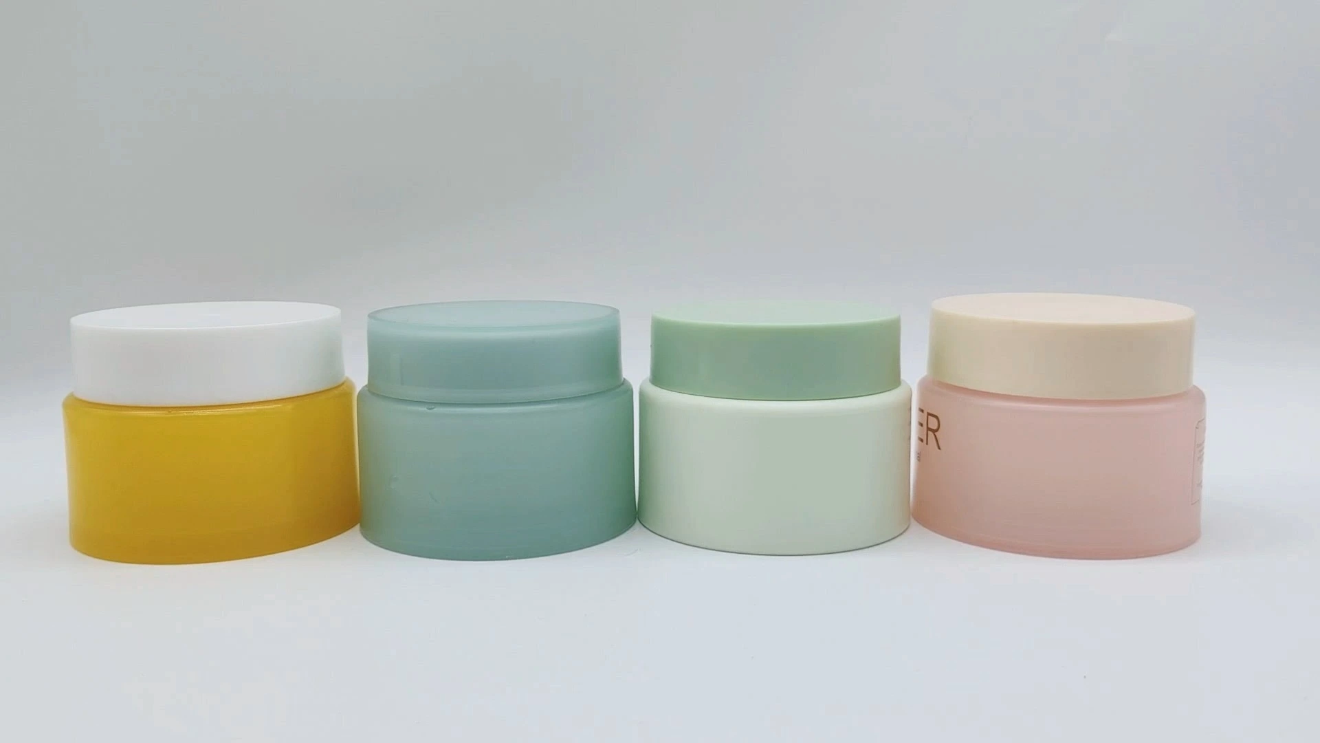 Envase de crema para el cuidado de la piel facial y de las manos de plástico PE de 100 ml, con forma cilíndrica personalizada y diseño único en varios colores. 1