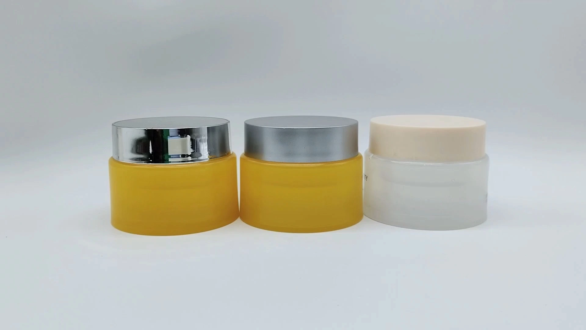 Envase de plástico PE de 50 ml para crema facial y cuidado de la piel, con forma cilíndrica personalizada, en varios colores, con tapas con diferentes acabados. 1