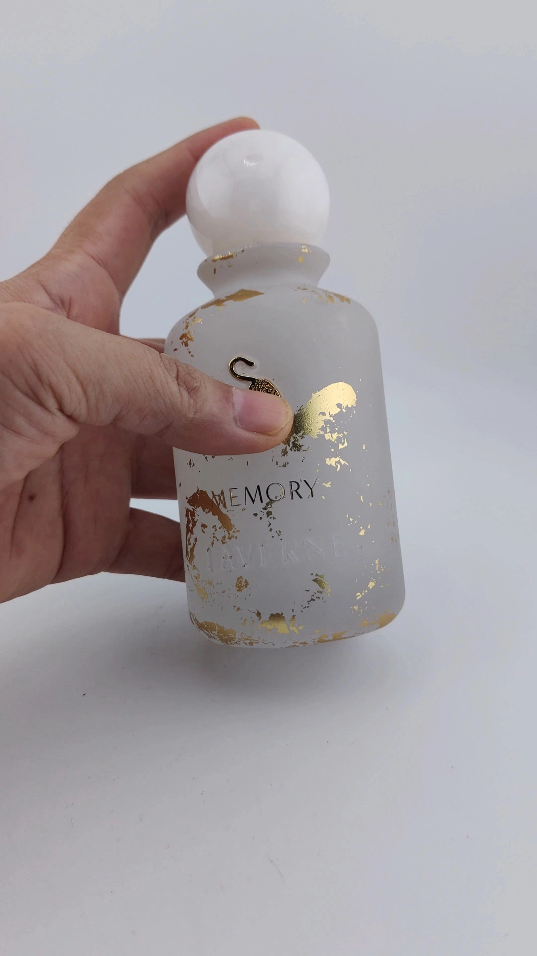 Botella de perfume con tapa esférica personalizada y glamurosa, con pulverizador y bomba, de vidrio, popular, de lujo, de 30 ml. 1