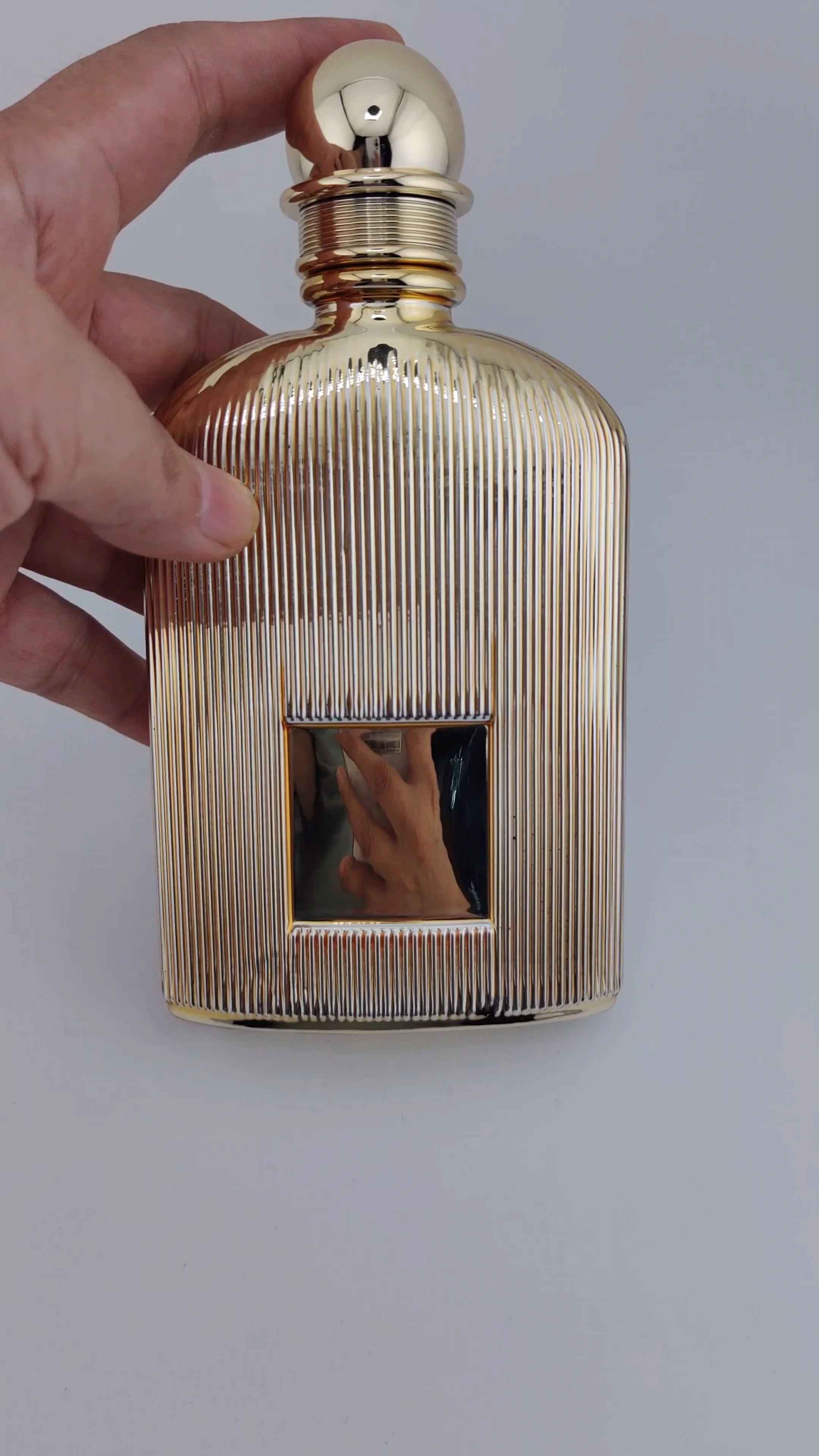 Botella de perfume de alta calidad en color dorado, botella de perfume única de lujo de 30 ml, 50 ml y 100 ml, botellas de perfume vacías con atomizador y empaque en caja. 1