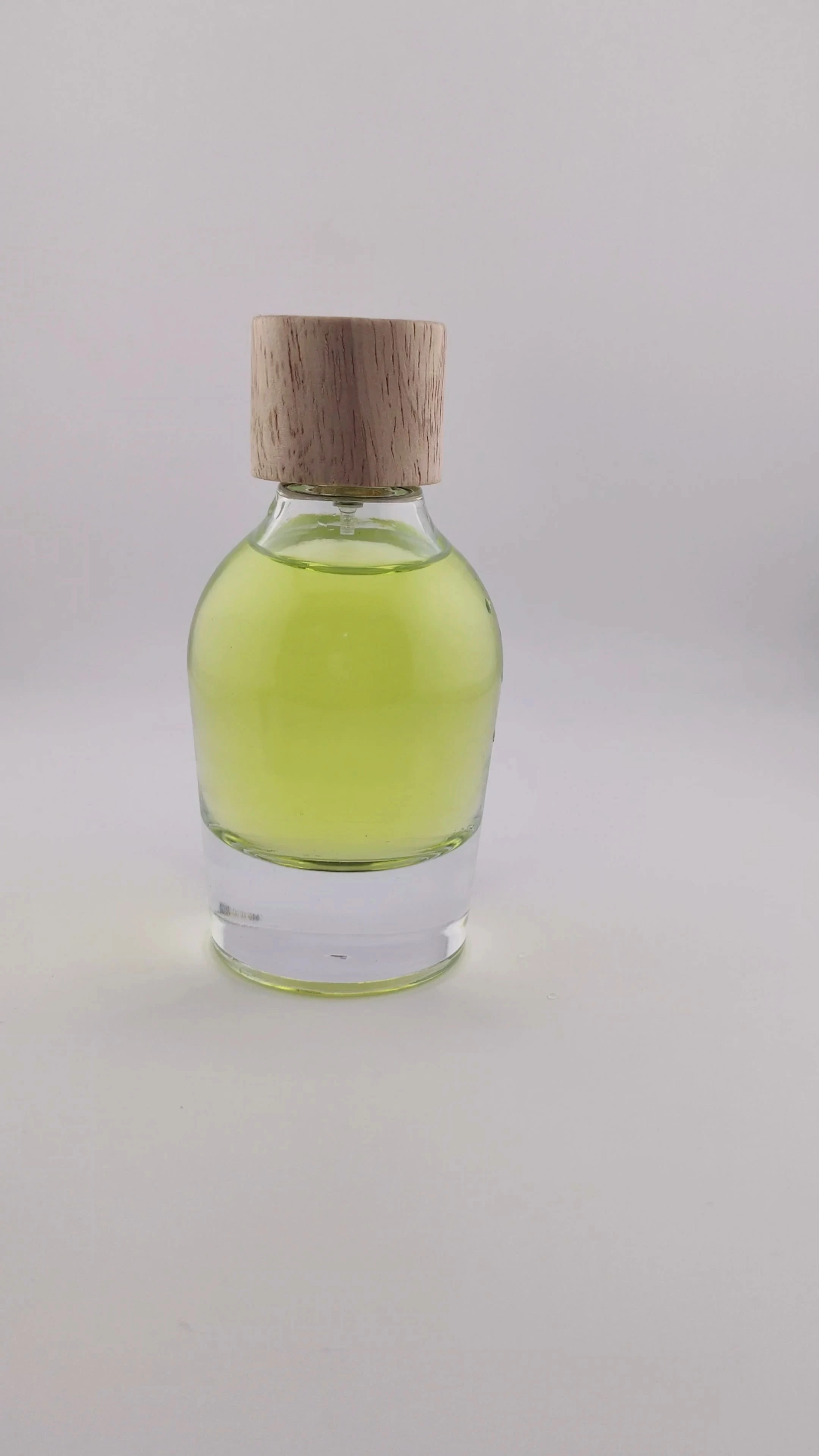 Glamorous Eco-friendly perfume bottle Recyclable Leak proof perfume bottle Green color perfume bottle unique design perfume bottle 1