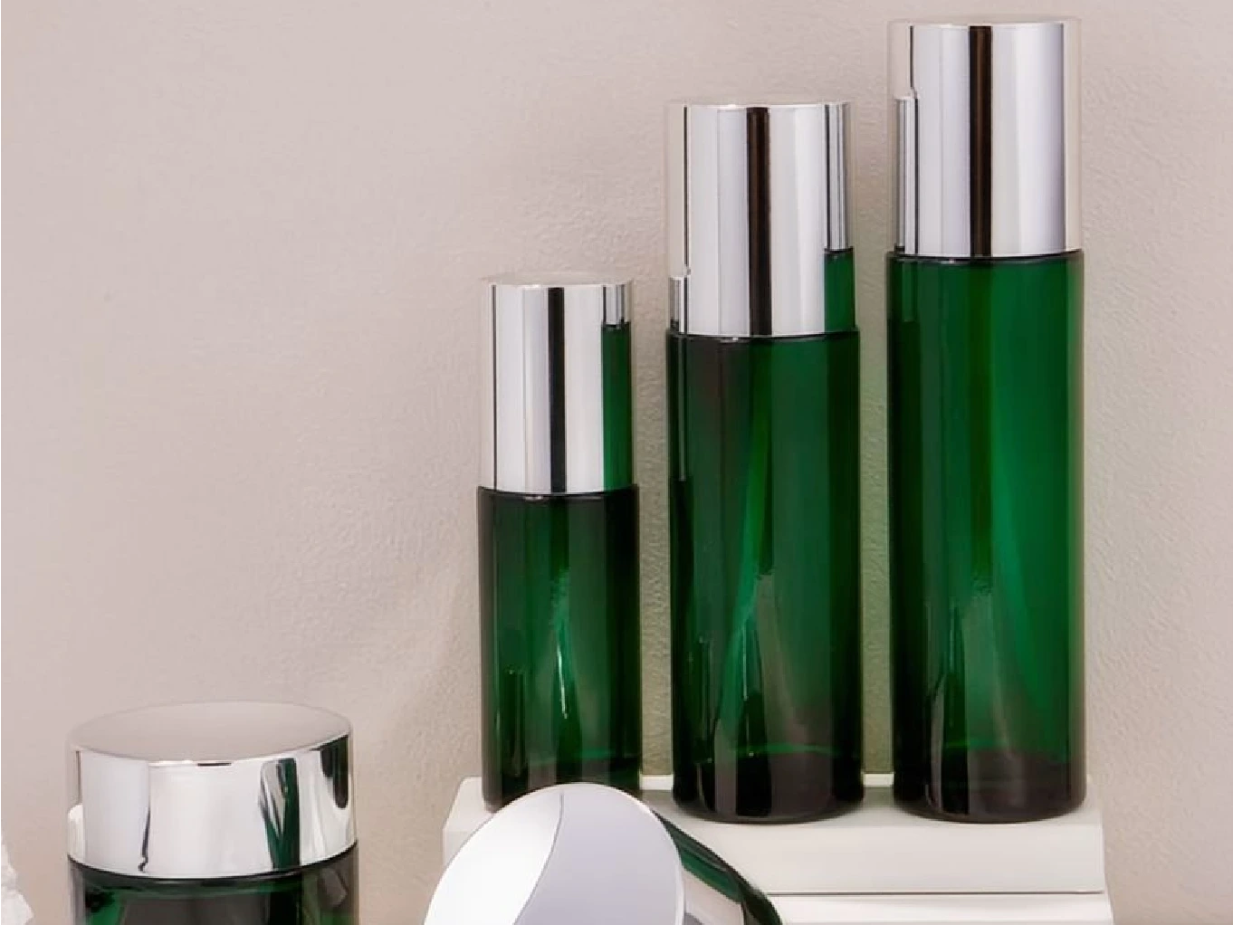 Glossy Green Skincare Packaging Set with Shiny Silver Caps | 120/100/40ml Bottles & 50/30g Jars for Refreshing Botanical Lines 1