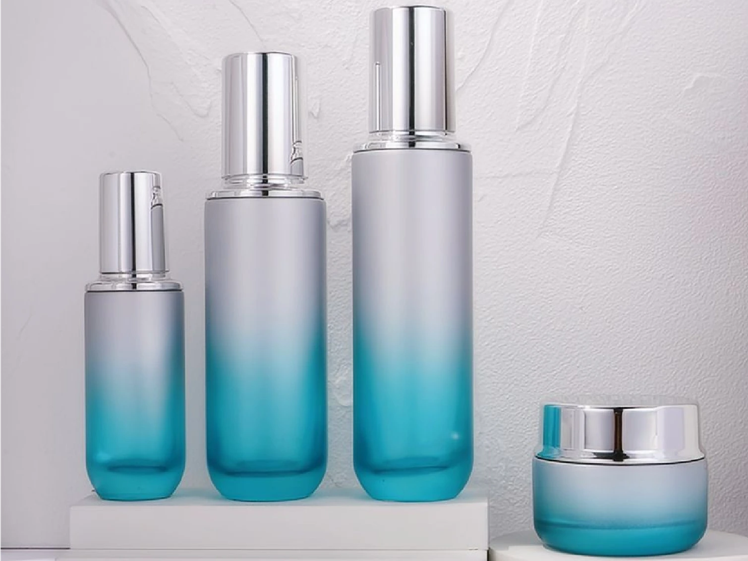 Silver-Blue Gradient Skincare Packaging Set with Shiny Silver Caps | 120/100/40ml Bottles & 50/30g Jars for Refreshing Hydration Lines 1