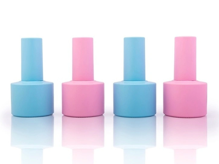 Originale, farblich abgestimmte Nagellackflasche aus Glas (15 ml) inklusive Pinsel – passend zur jeweiligen Modemarke. 1