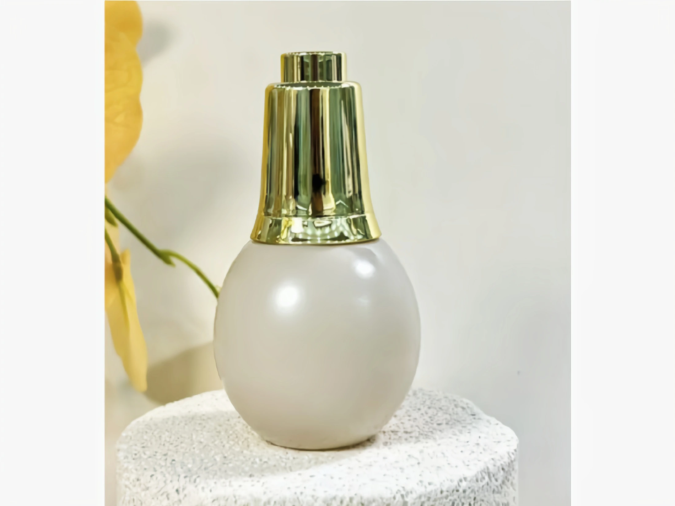Custom Empty 30ml Glass Cosmetic Packaging Essential Oil Serum Bottle for Skincare 1