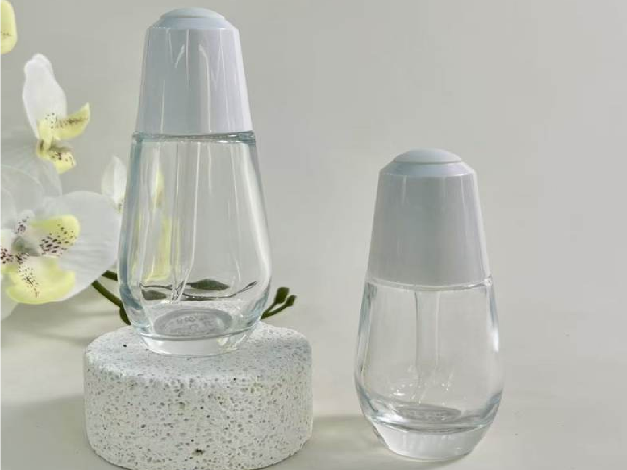 Leere 50-ml- und 30-ml-Klarglasflaschen in individuellen Farben erhältlich. Kosmetikverpackungen für Hautpflegeprodukte, ätherische Öle und Seren. 1