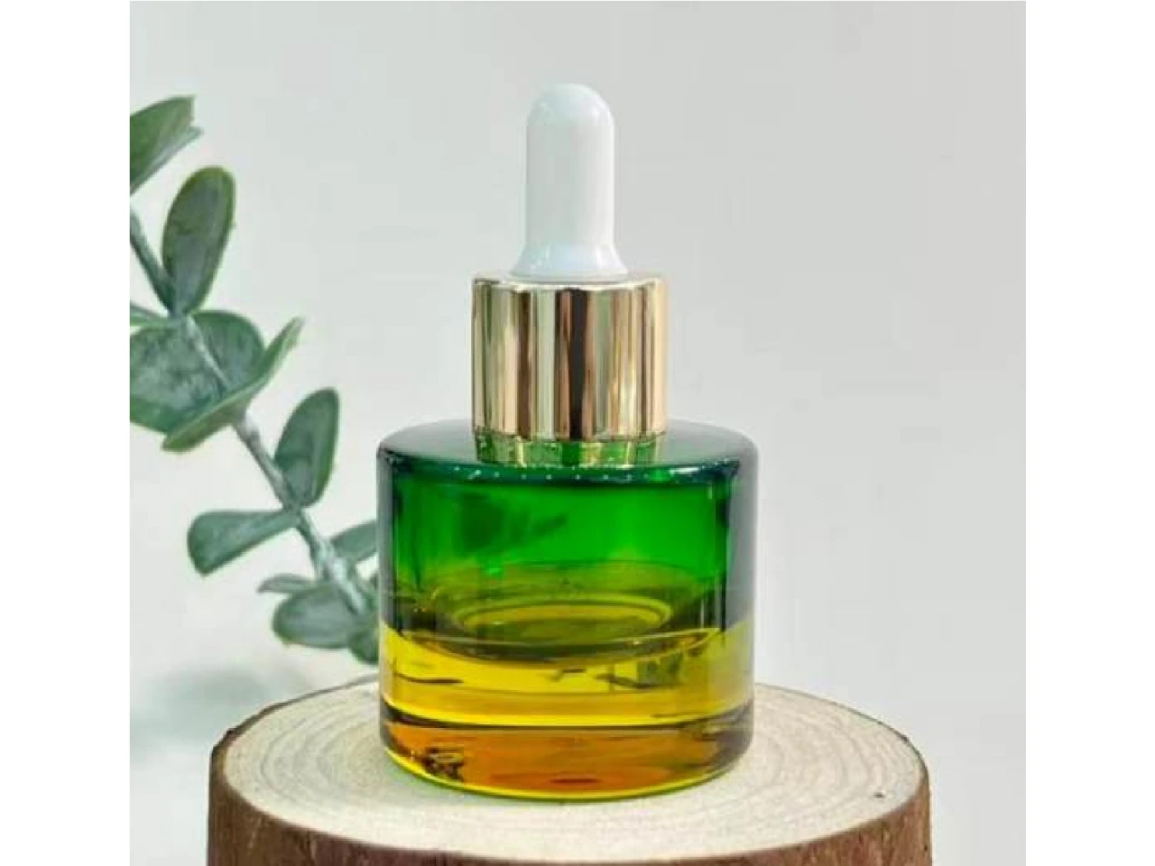 GlamorousPack 20ml Customized Green and Yellow Gradient Cosmetic Skincare Packaging Essential Oil Serum Glass Bottles 1