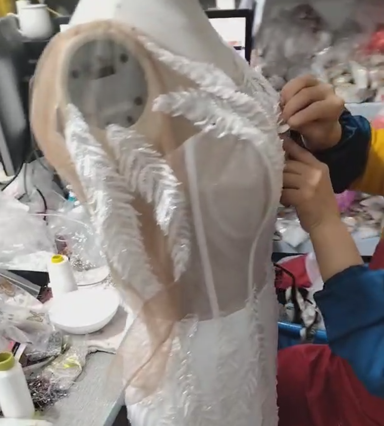 Lüks Abartılı Gelinlikler RSW1851 Denizkızı Volanlı Etek Çıkarılabilir Tren İnci Boncuklu Omuzlar Açık 15