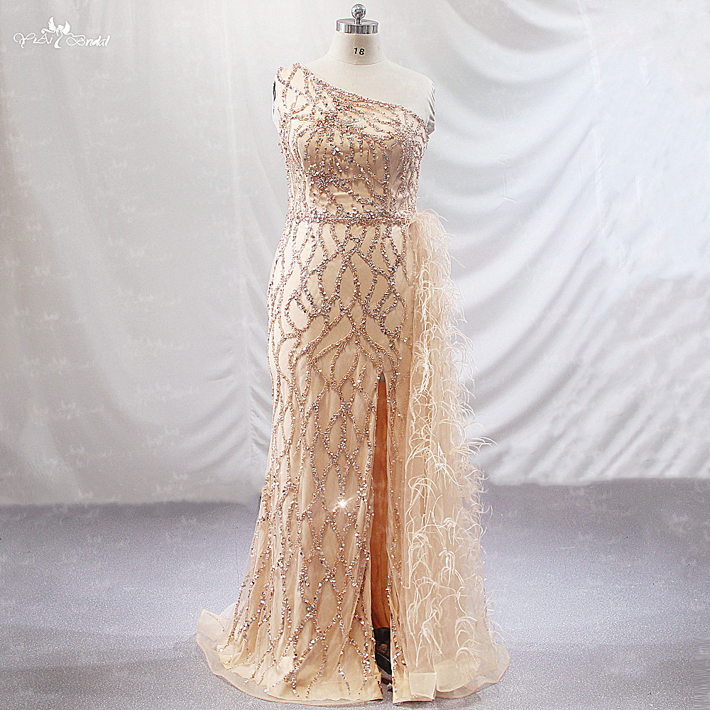 LZP163 Златна вечерна рокля с едно рамо от щраусови пера Рокля за прием за булка с висока цепка 5