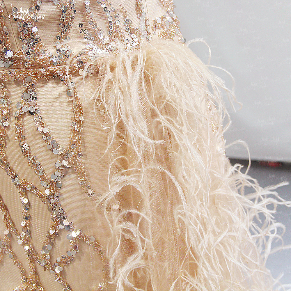 LZP163 Златна вечерна рокля с едно рамо от щраусови пера Рокля за прием за булка с висока цепка 7