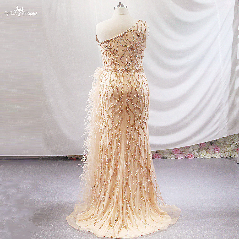 LZP163 Златна вечерна рокля с едно рамо от щраусови пера Рокля за прием за булка с висока цепка 8