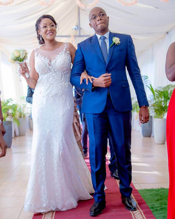 İnci Denizkızı Stili ve Kristal Dantel Aplikeli Lüks Boncuklu Uzun Gelinlik 10