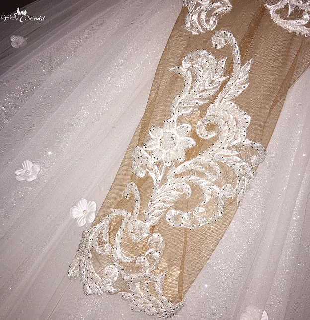 Customized Princess Wedding Gown With Luxury Bling Beading Small Flowers manufacturers From China | Yiaibridal 7