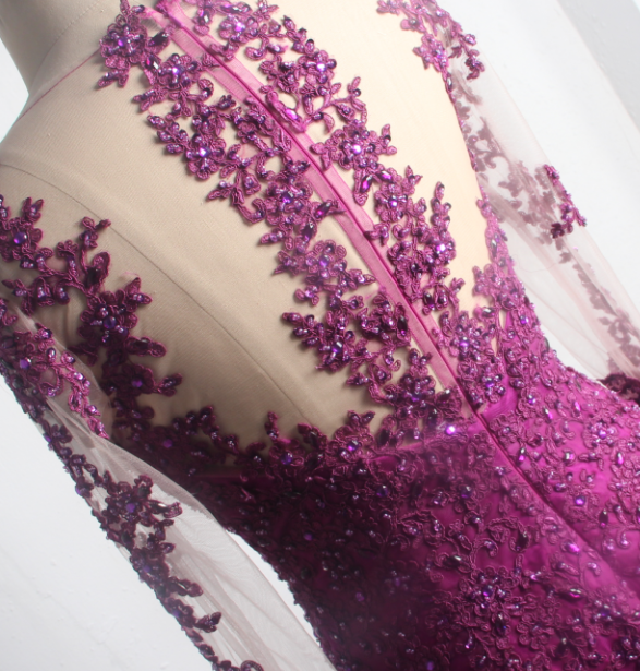 Splendido abito da sposa per la madre della sposa con applicazioni in pizzo viola RSE902, manica lunga, spacco alto e apertura frontale 15