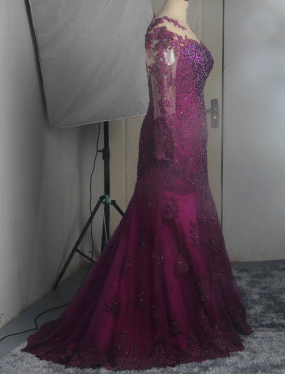 Splendido abito da sposa per la madre della sposa con applicazioni in pizzo viola RSE902, manica lunga, spacco alto e apertura frontale 16