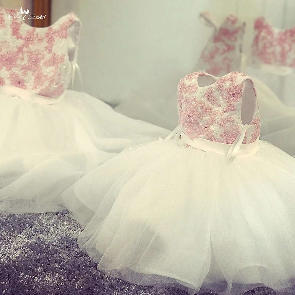 China Flowers Girls Dresses Big Bowknot White Party Ballgowns for Children manufacturers FG88 1