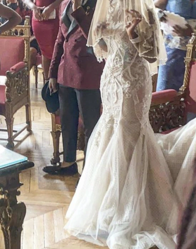 Luxusní těžké krajkové šaty Suknia Slubna Vysoký výstřih Dlouhé rukávy Iluze Záda Svatební šaty Mořská panna 1