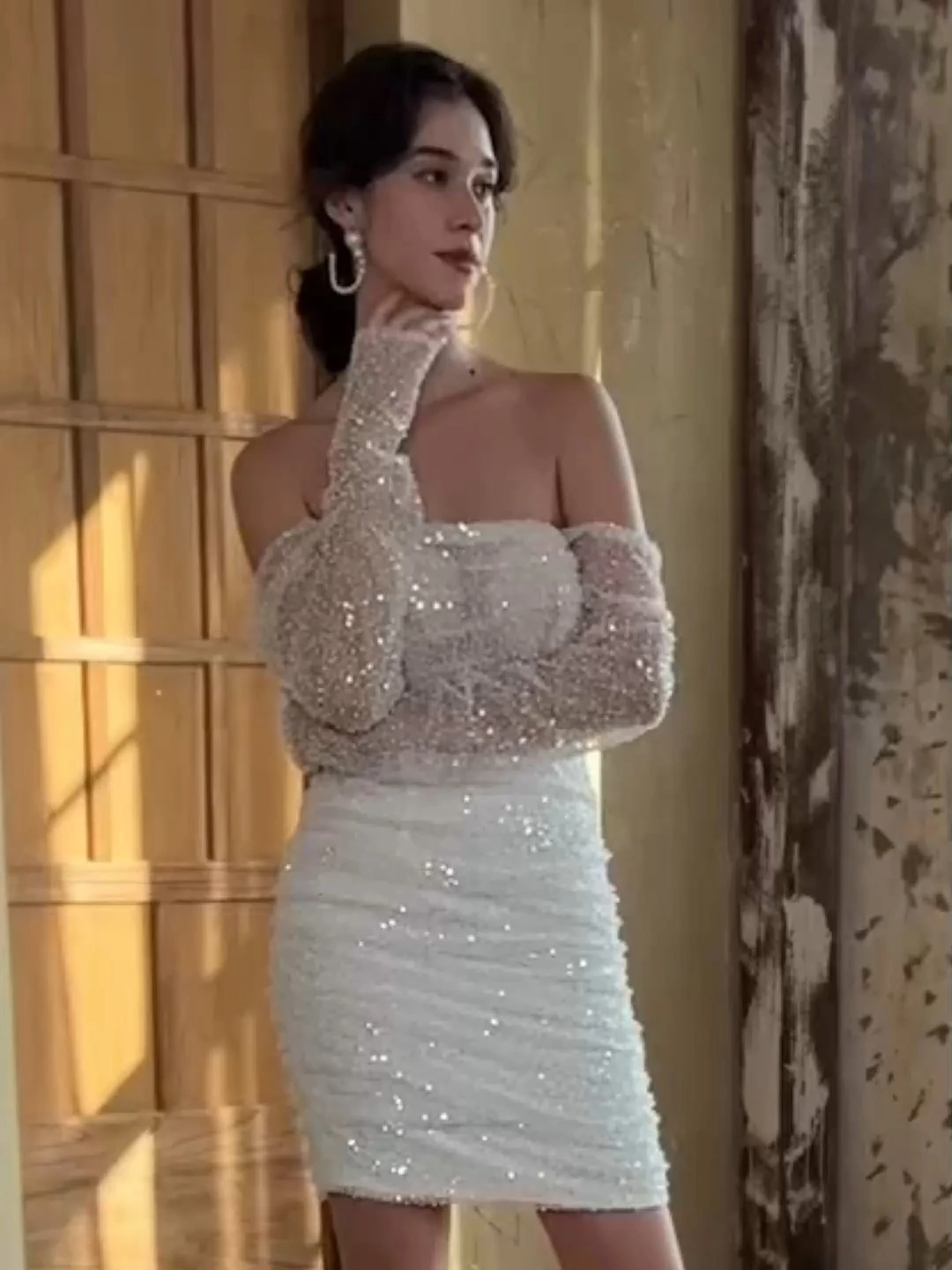 Luxuriöses Empfangskleid Partykleid kurz mit abnehmbaren langen Ärmeln 1
