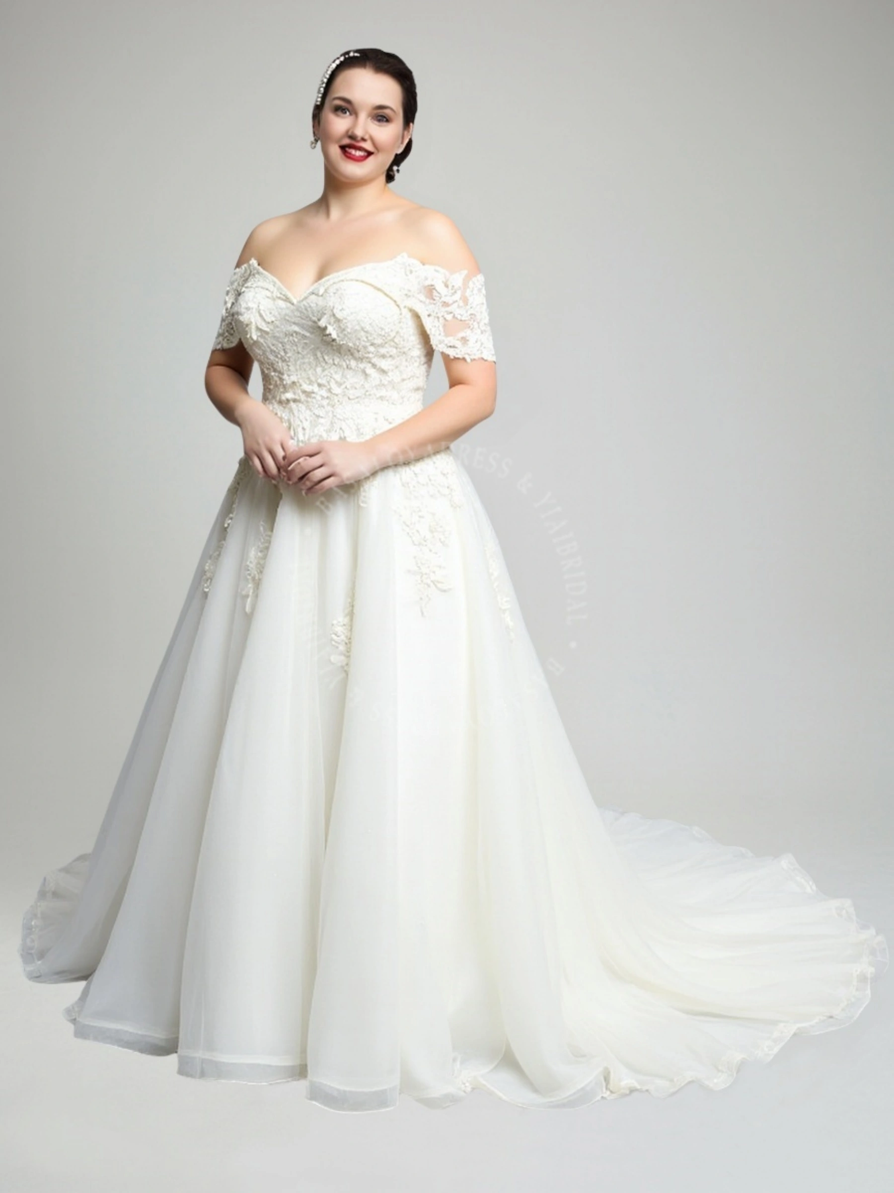 PWD00014 Customized 2025 Sleeveless Lace Three-dimensional Flower Large Size Bridal Wedding Dress 1